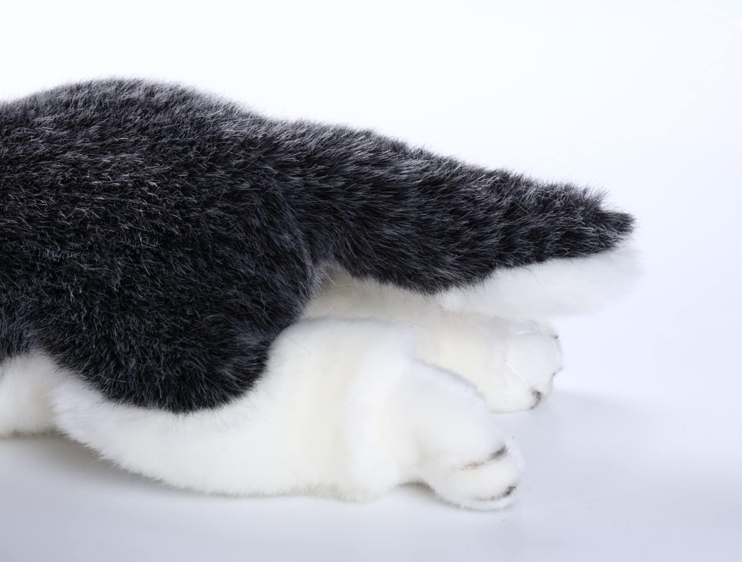 Detalle de Siberian Husky Stuffed Dog Plush — Realistic Handmade Lying Puppy for Kids and Collectors