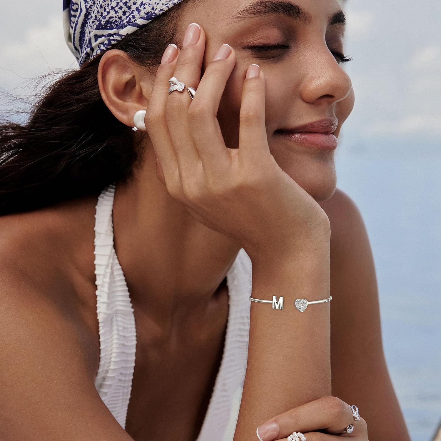 Thumbnail 1 de Cheria Sterling Silver Initial Bracelet for Women – Personalised Heart Accent, Adjustable Cuff