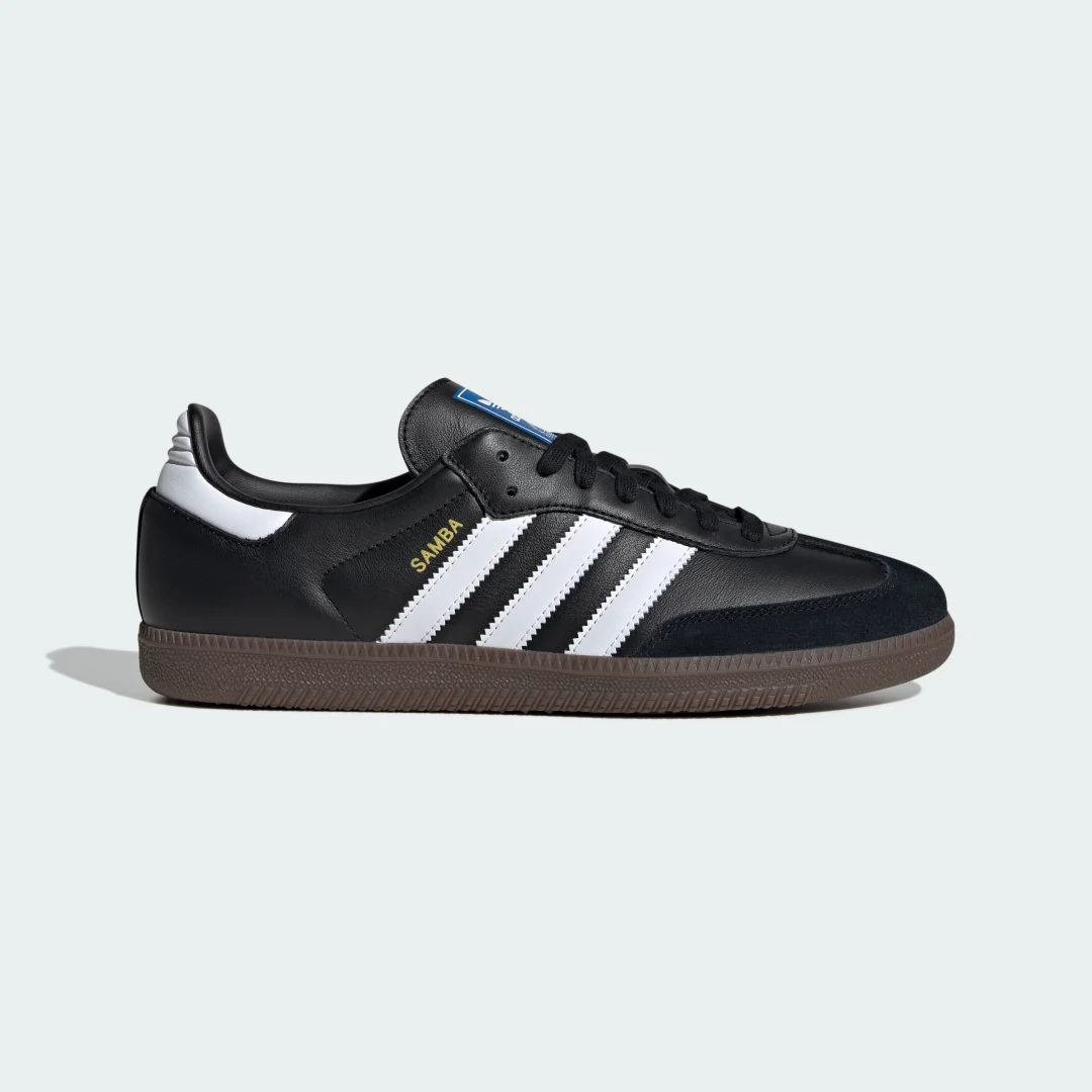Detalle de Zapatilla Samba OG de Adidas: estilo clásico en negro para el día a día