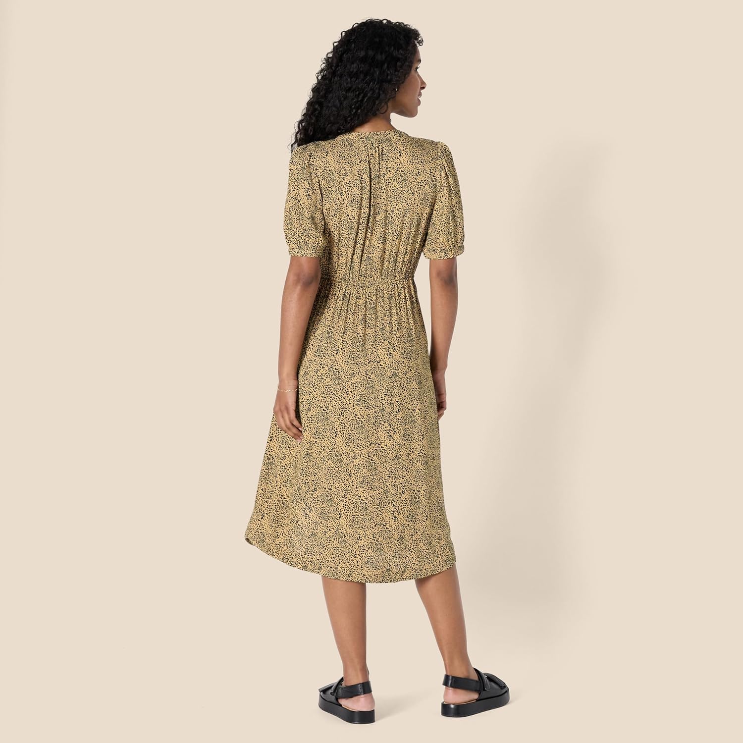 Thumbnail 2 de Amazon Essentials tailliertes Midikleid in A-Linie mit Halbärmeln, Taschen und Viskose