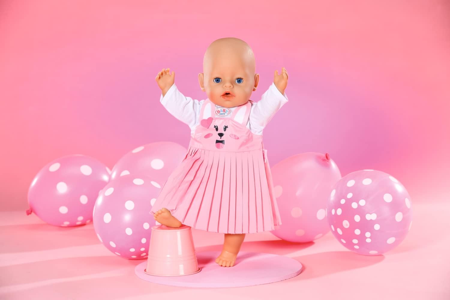 Detalle 2 de Baby Born Robe de Lapin pour poupées 43 cm – Ensemble complet avec robe, haut à manches longues et cintre