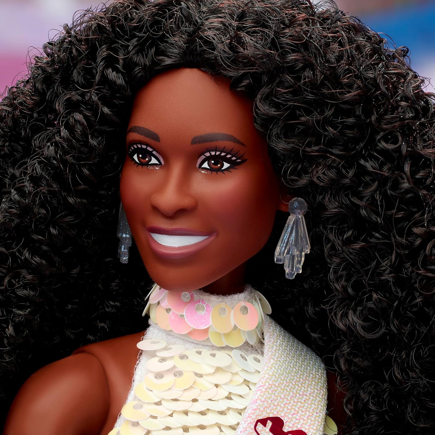 Thumbnail 2 de Barbie The Movie Presidente Issa Rae JBJ55, bambola da collezione con outfit bianco scintillante