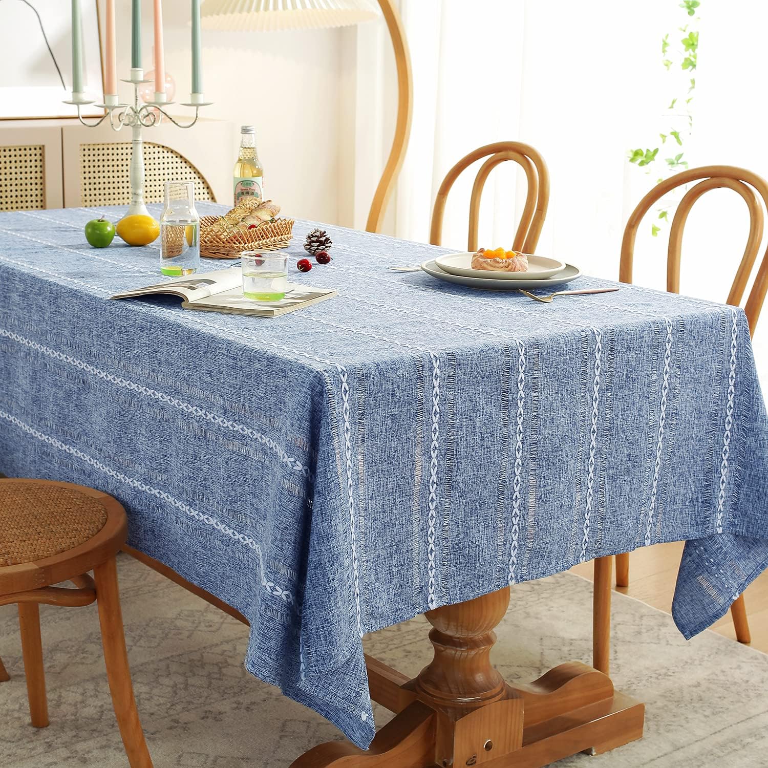 Detalle 2 de Chassic 60 x 120 Inch Rectangular Tablecloth in Hemstitch Blue