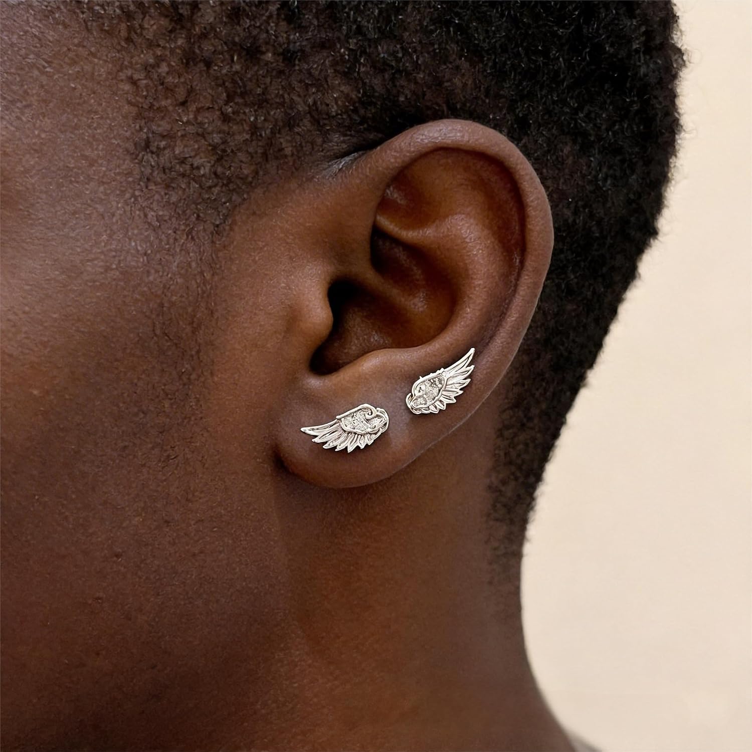 Detalle 2 de Angel Wing Stud Earrings in Stainless Steel