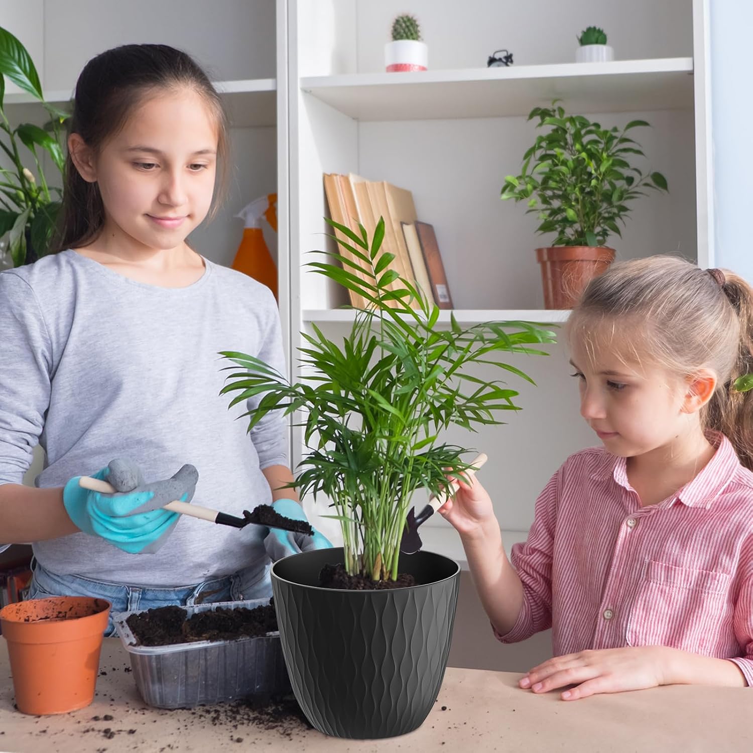Thumbnail 5 de 17cm Indoor Plant Pots (5-Pack) – Plastic Planters with Drainage Holes and Saucer, Black with Decorative Stripe Grooves