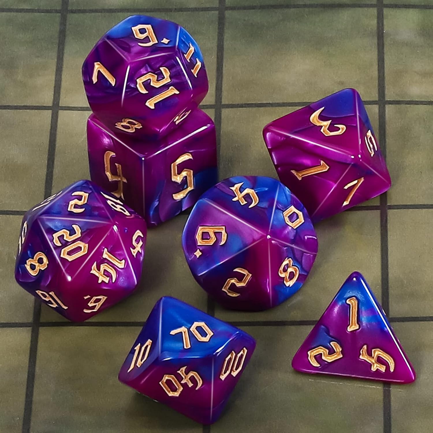 Detalle 2 de QMAY DND Dice Polyhedral Dice Set – 7 pezzi blu viola per D&D, MTG e RPG