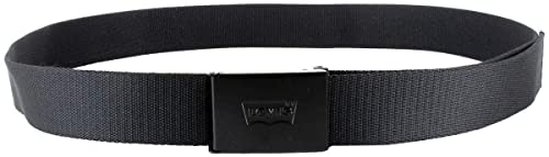 Detalle 2 de Levi's Tonal Batwing Web Belt para hombre - Negro (Regular Black), una opción versátil y sobria