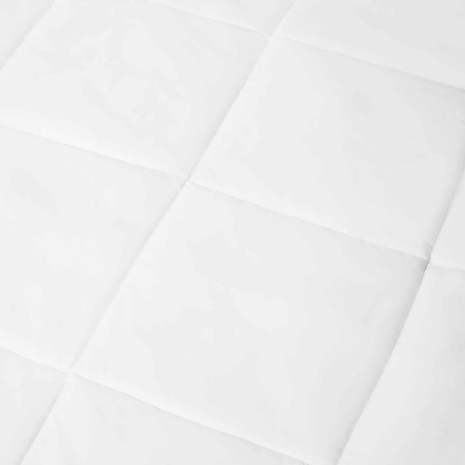 Thumbnail 3 de Amazon Basics Bettdecke Ganzjahr 300 GSM – hypoallergen, Daunenalternative, 200 x 200 cm, Weiß