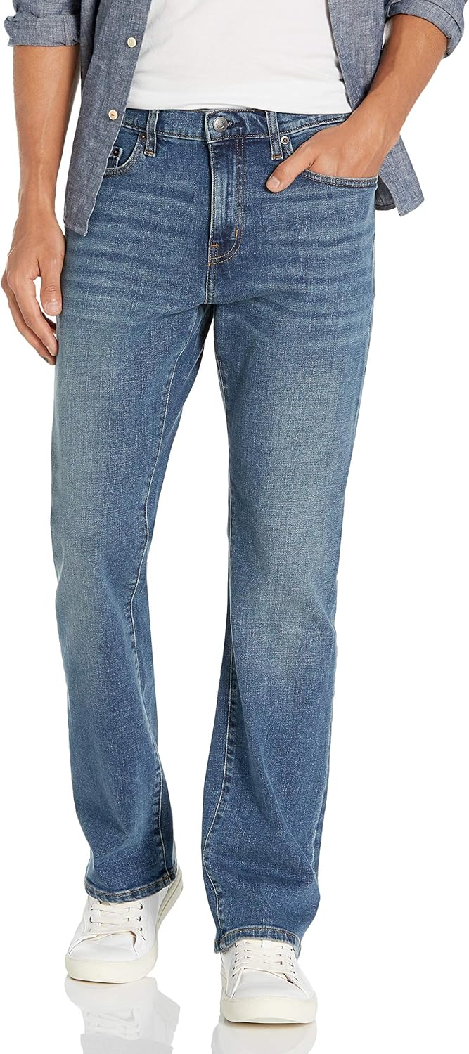 Thumbnail 6 de Amazon Essentials Men’s Straight-Fit Bootcut Jeans (Discontinued Colours)
