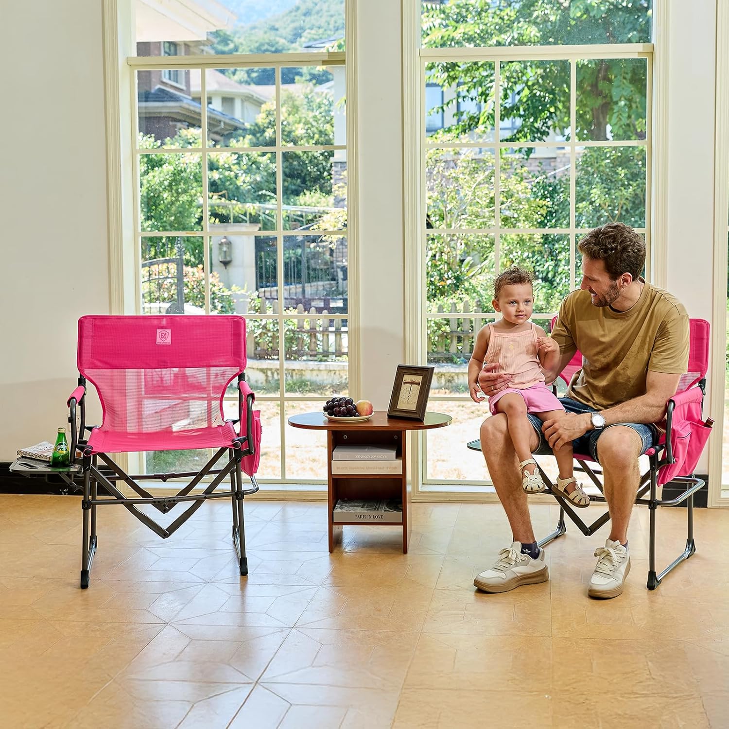 Detalle de EVER ADVANCED Camping Directors' Chair with Side Table – Portable Foldable, Textilene Mesh, 400 lbs, Pink