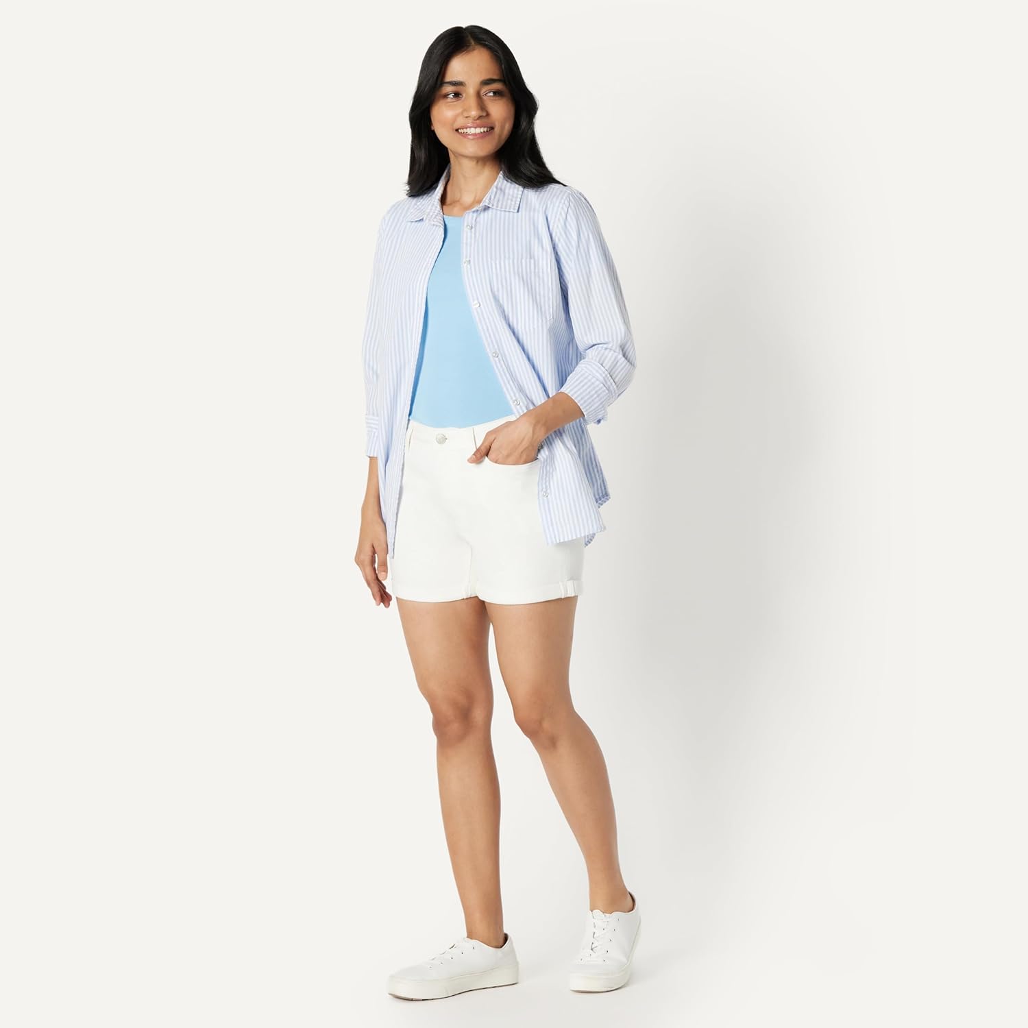 Thumbnail 2 de Amazon Essentials Women’s Slim-Fit Mid-Rise 4” Jean Shorts