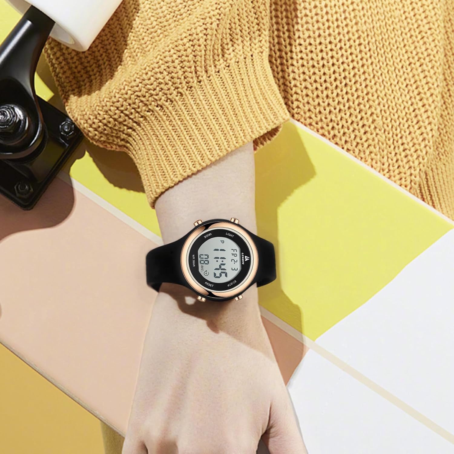 Thumbnail 4 de LN LENQIN Damen Digitaluhr mit Stoppuhr, Kalender und Silikonband – sportlicher Chronograph-Style