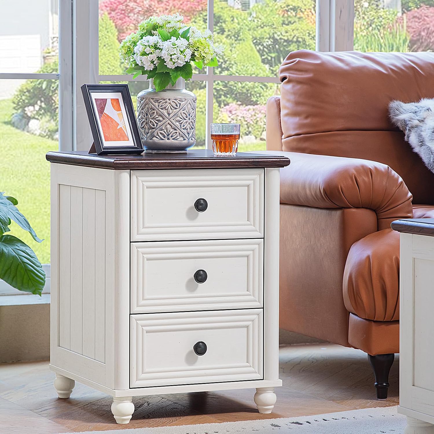 Detalle de RWYHG Nightstand with 3 Drawers