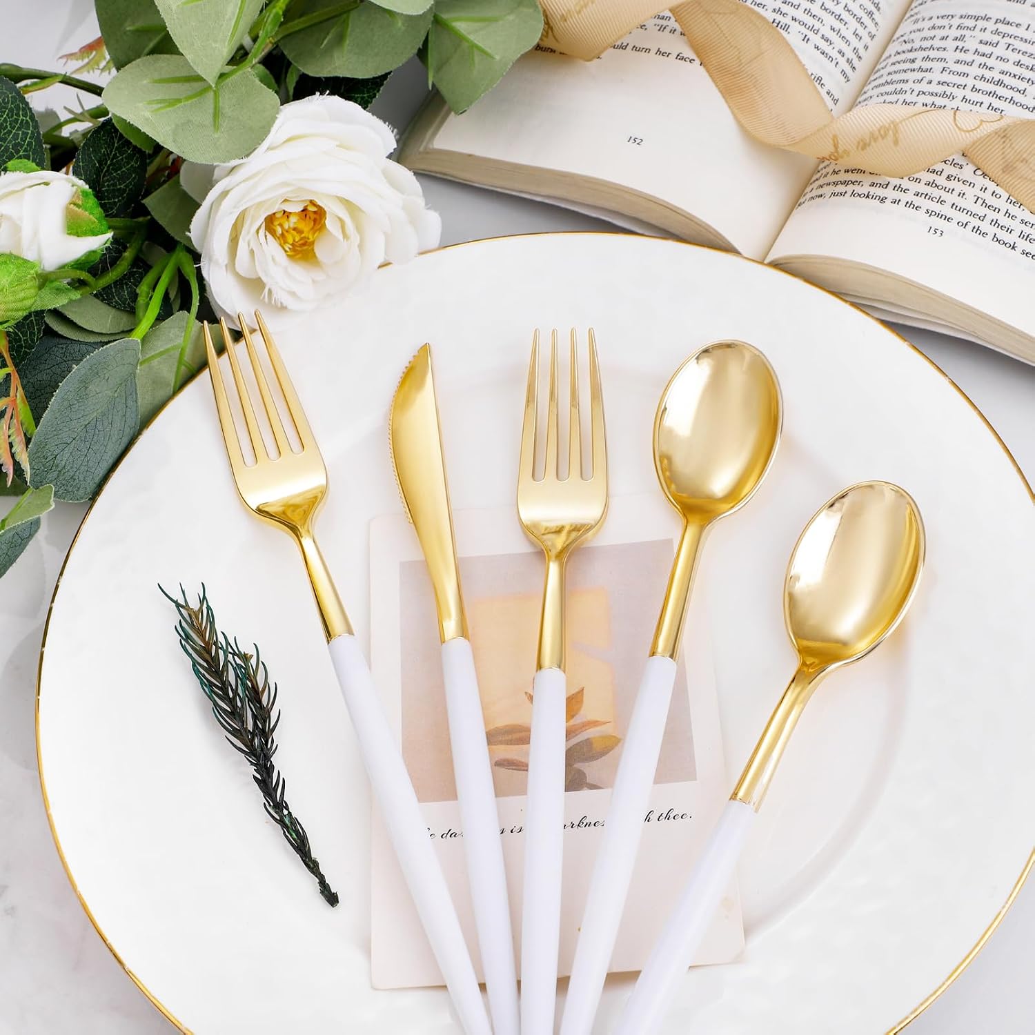 Detalle de I00000 300 Pcs Gold Plastic Silverware Set – Premium White & Gold Disposable Cutlery (100 forks, 100 knives, 100 spoons)