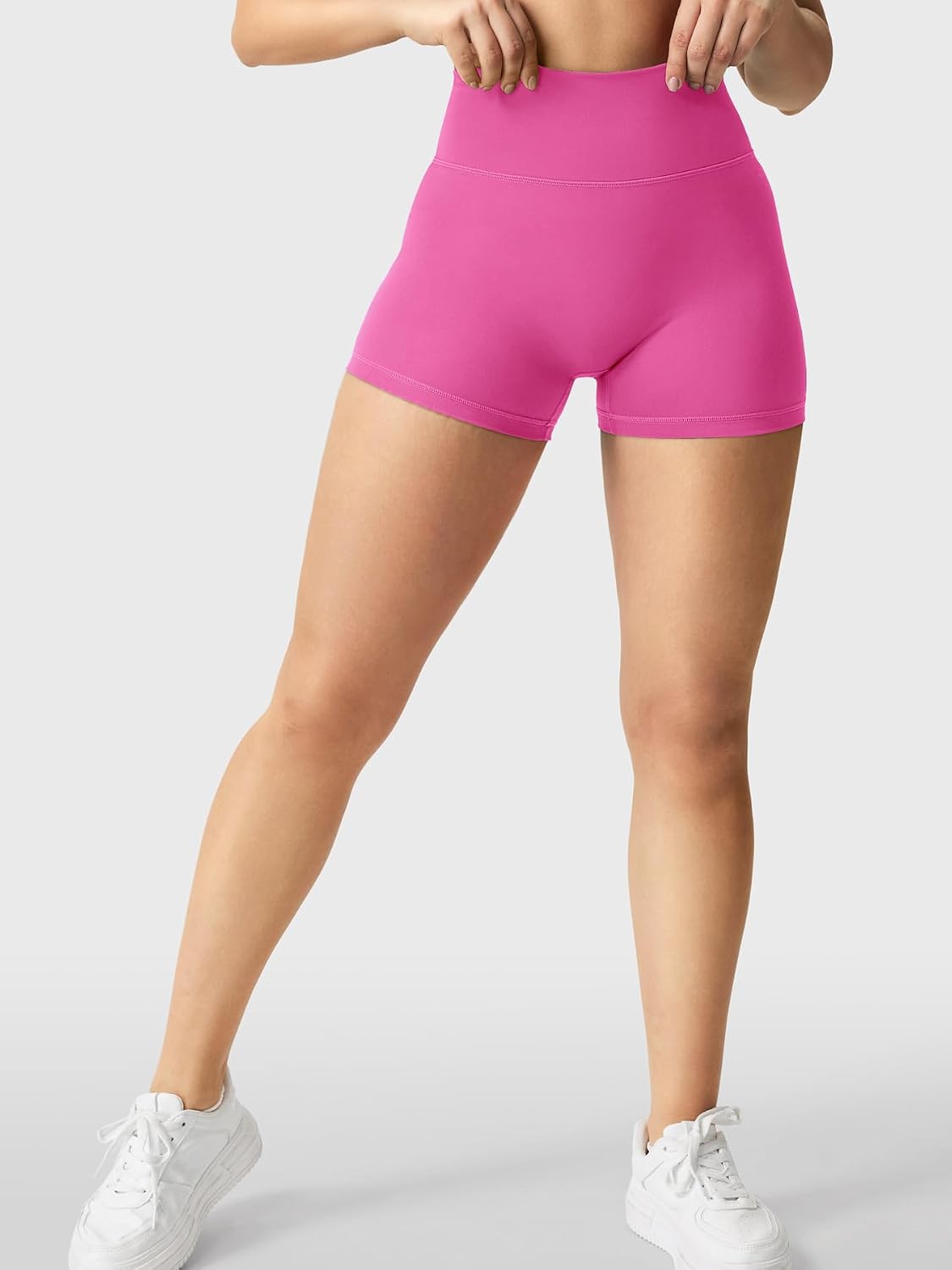 Detalle de YEOREO Women’s 2.5-Inch No Front Seam Biker Shorts — High Rise, Hidden Scrunch, Moisture-Wicking & Squat-Proof