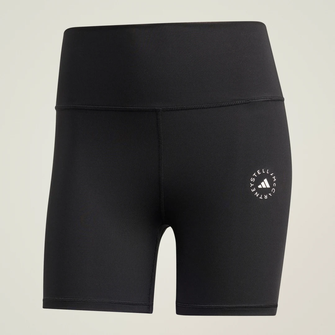 Detalle de Mallas cortas adidas by Stella McCartney Yoga — negras, para tus sesiones de yoga y entrenamiento