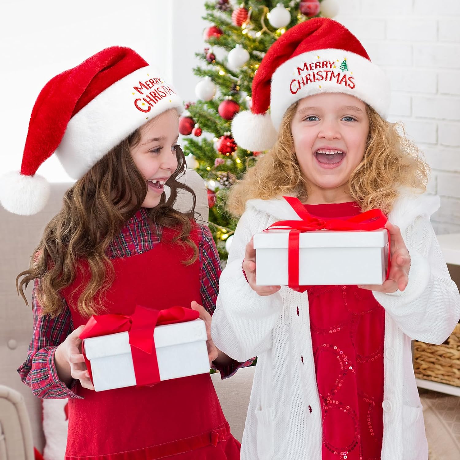 Detalle 1 de RJVW Kids’ Christmas Santa Hat, Thick Velvet Plush with Double Lining