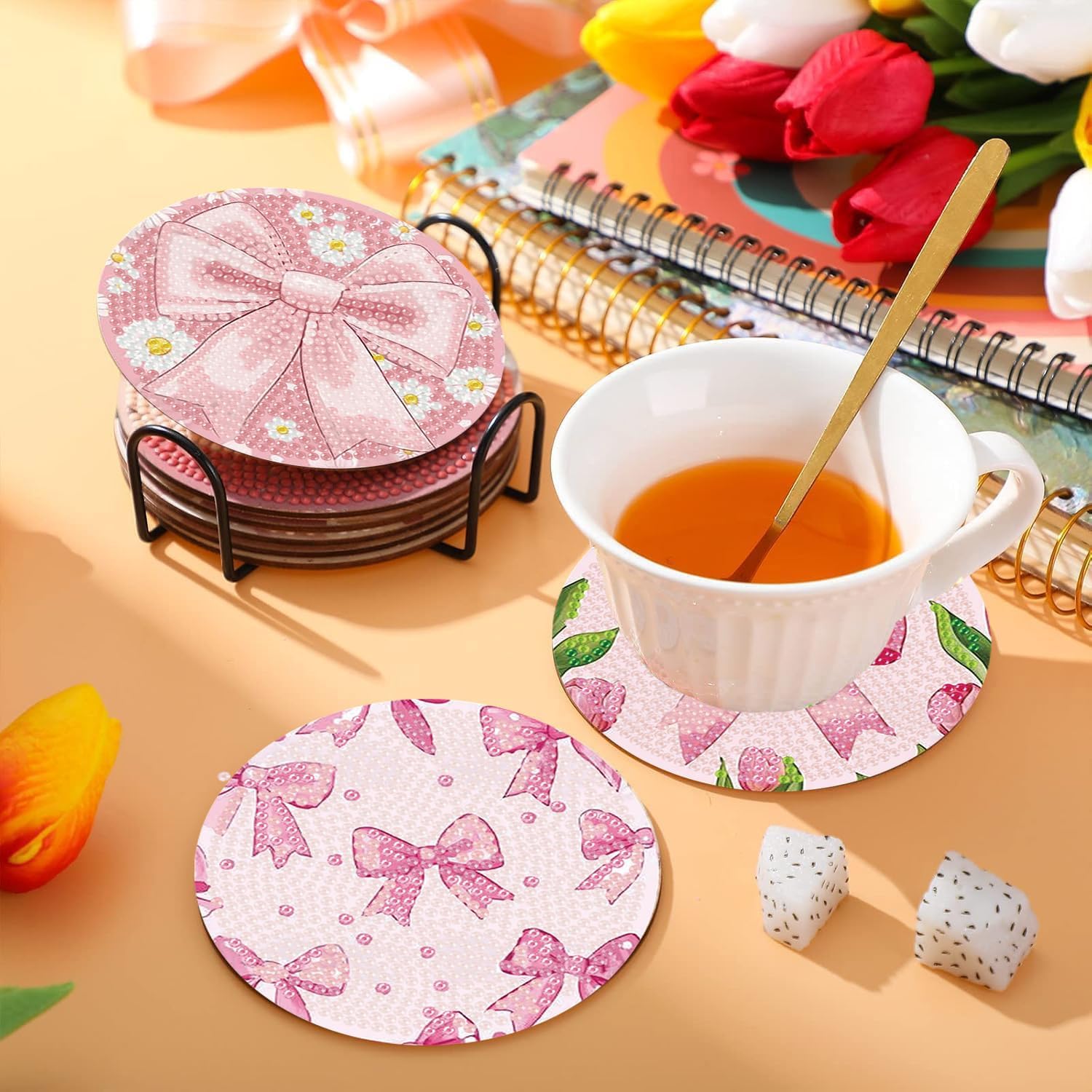 Detalle 2 de HHMATITS GMZS-182 Pink Bow Diamond Art Coaster Kit, 8-Piece Wooden Set