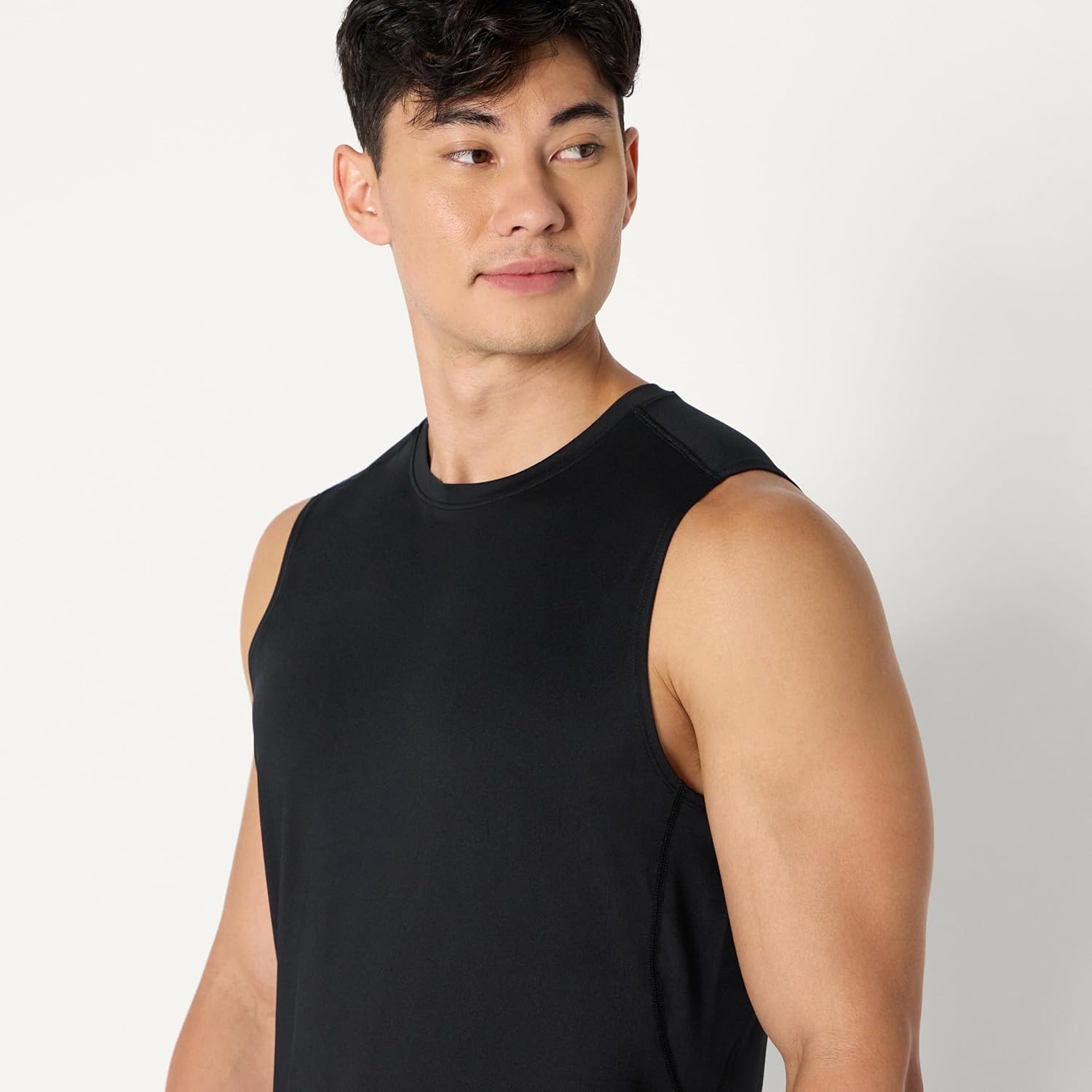 Thumbnail 3 de Amazon Essentials Men’s Active Quick Dry Tech Stretch Lightweight Muscle Shirt (Relaxed Fit)