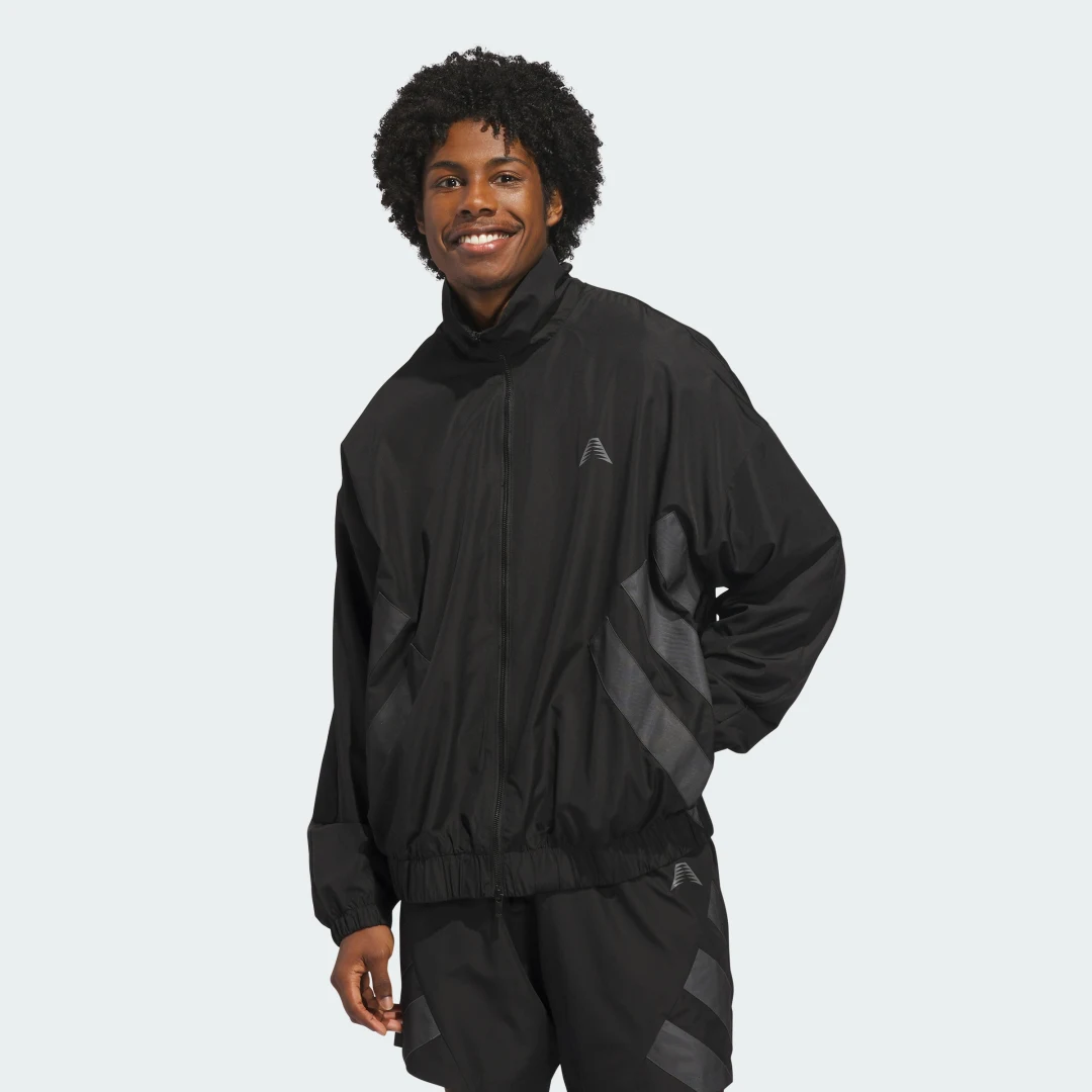 Detalle de CHAQUETA REFLECTANTE ANTHONY EDWARDS de Adidas: una opción útil para tus rutas nocturnas