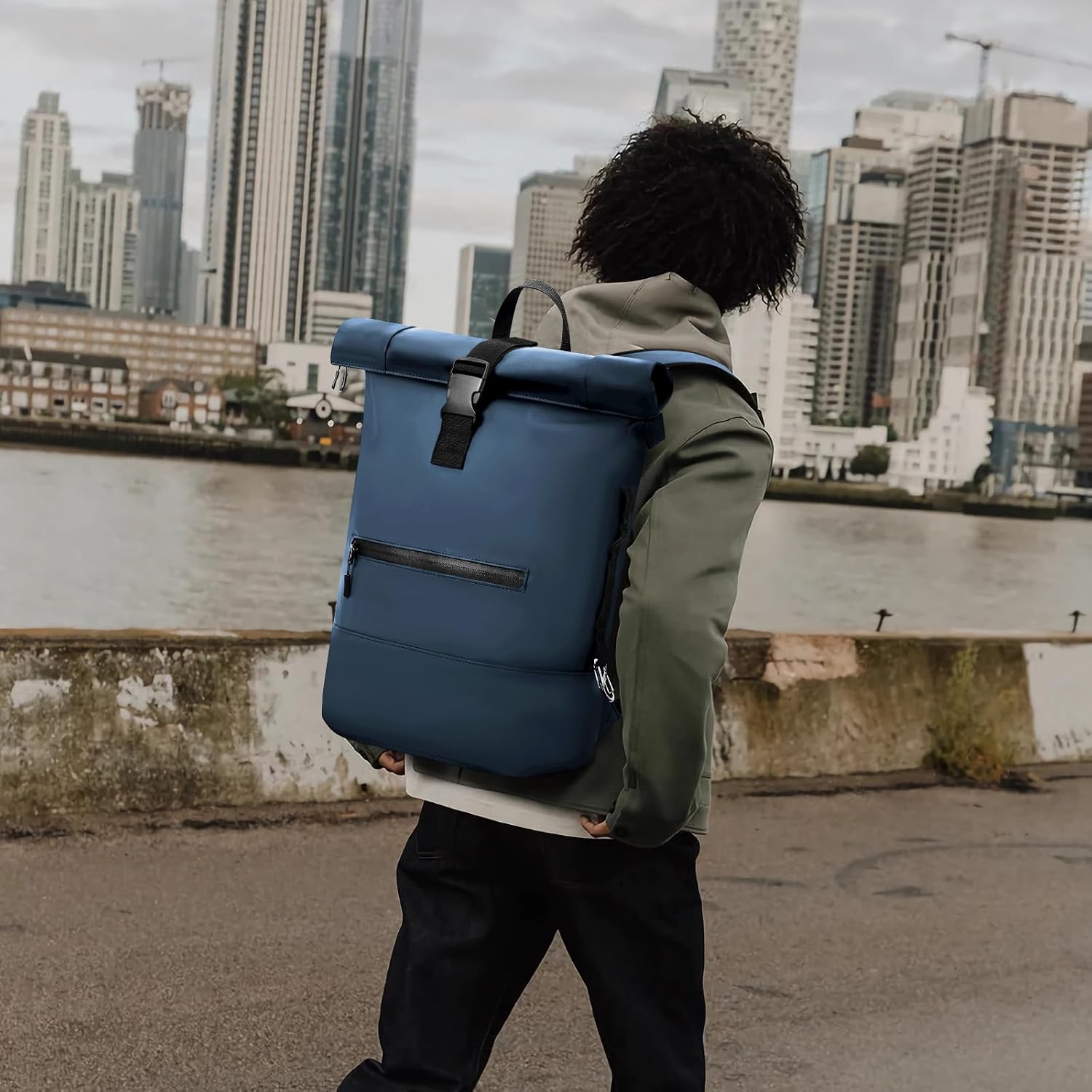 Thumbnail 6 de Reiseresa Rolltop Rucksack – wasserdicht, 18–22L, Laptopfach 17" (Schwarz)