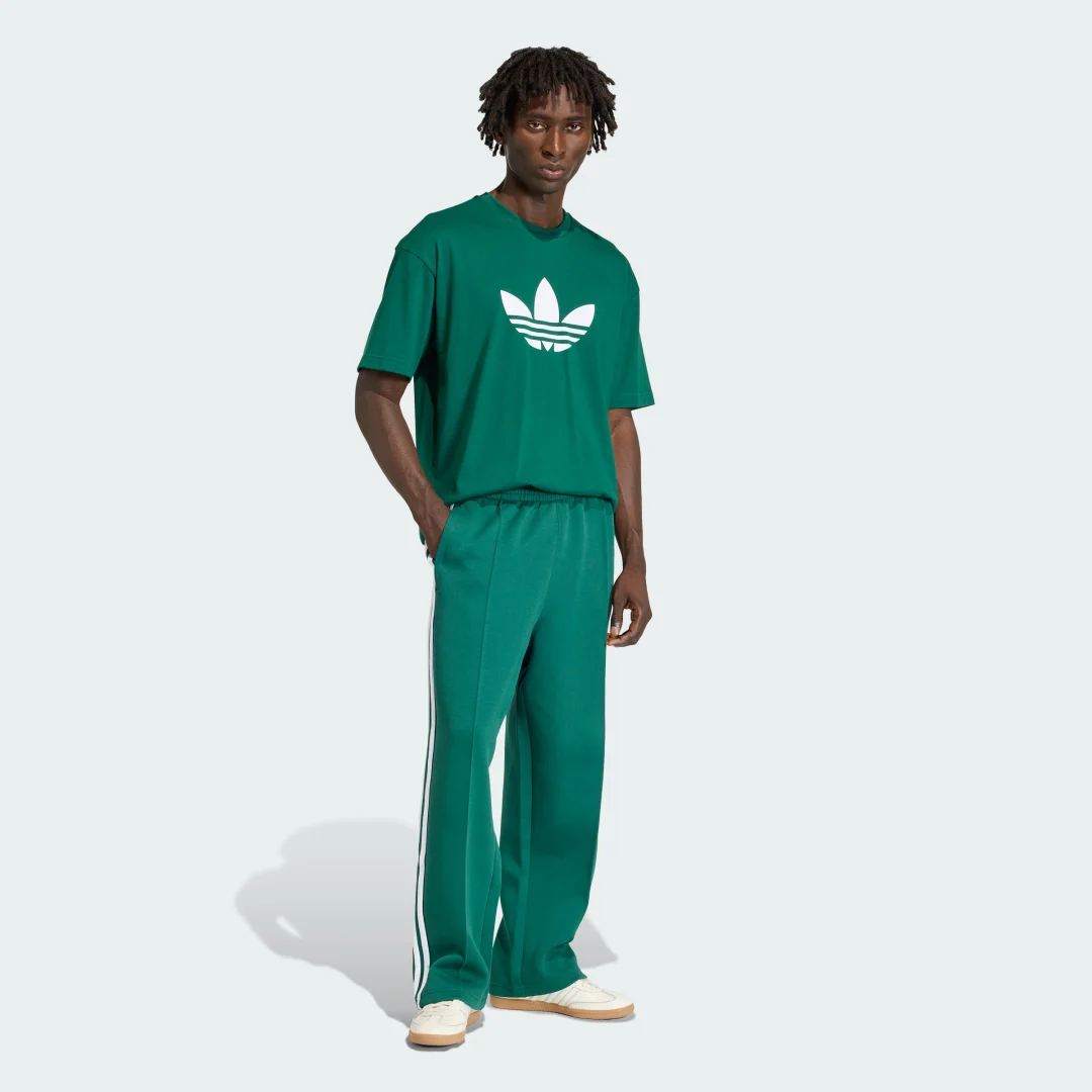 Detalle de Pantalón holgado Spacer Adicolor de Adidas: comodidad técnica para el día a día