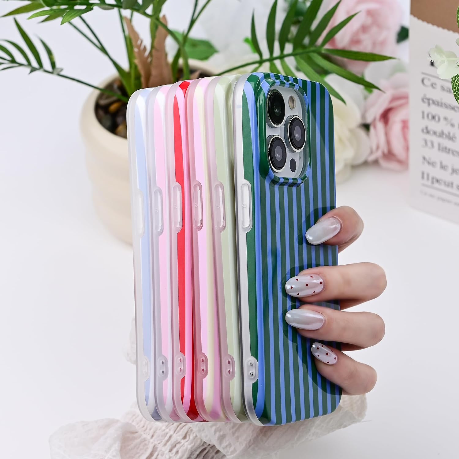 Detalle de SleekCover for iPhone 13 Pro 6.1" — Cute Kawaii Striped TPU Case in Blue