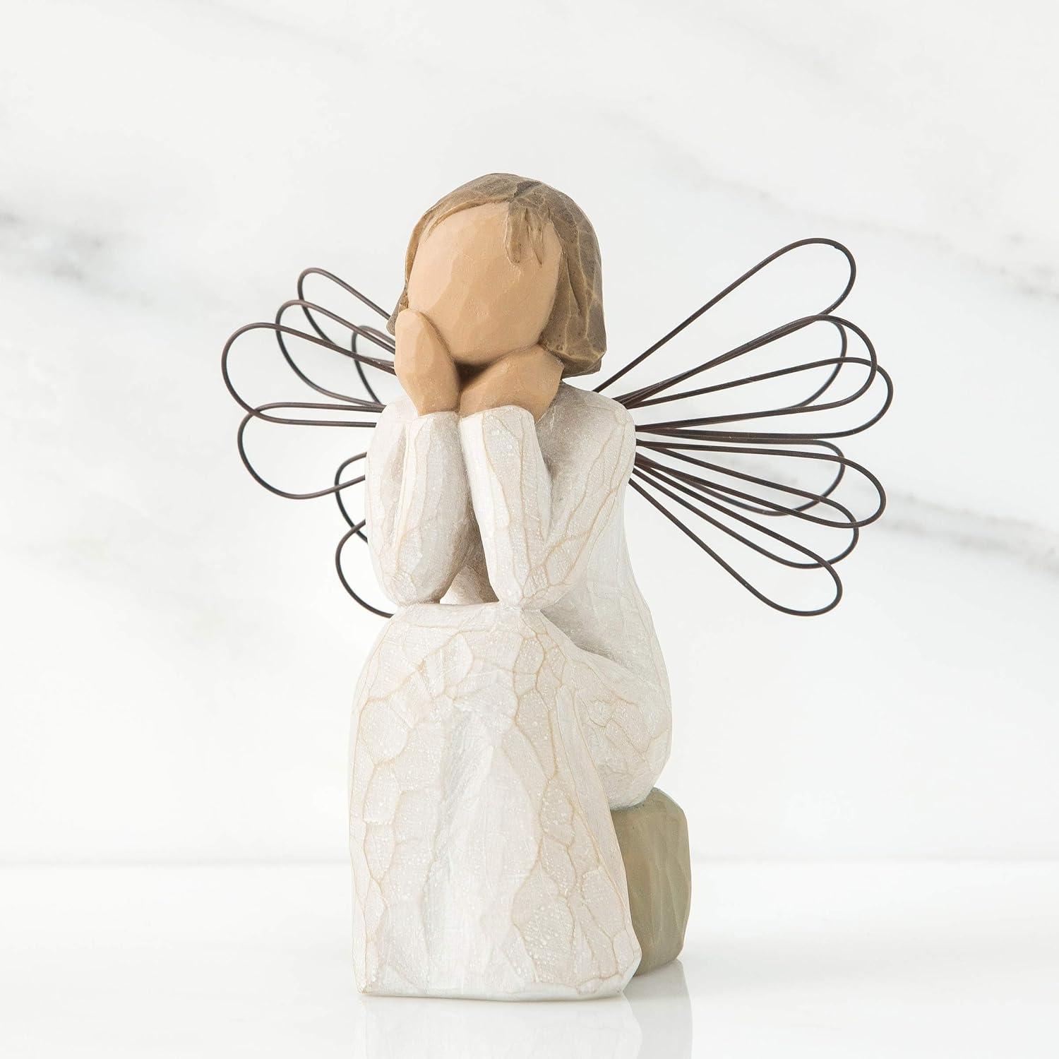 Detalle 2 de Enesco 26079 Ange de la Tendresse – ange en résine sculpté, livré en coffret cadeau