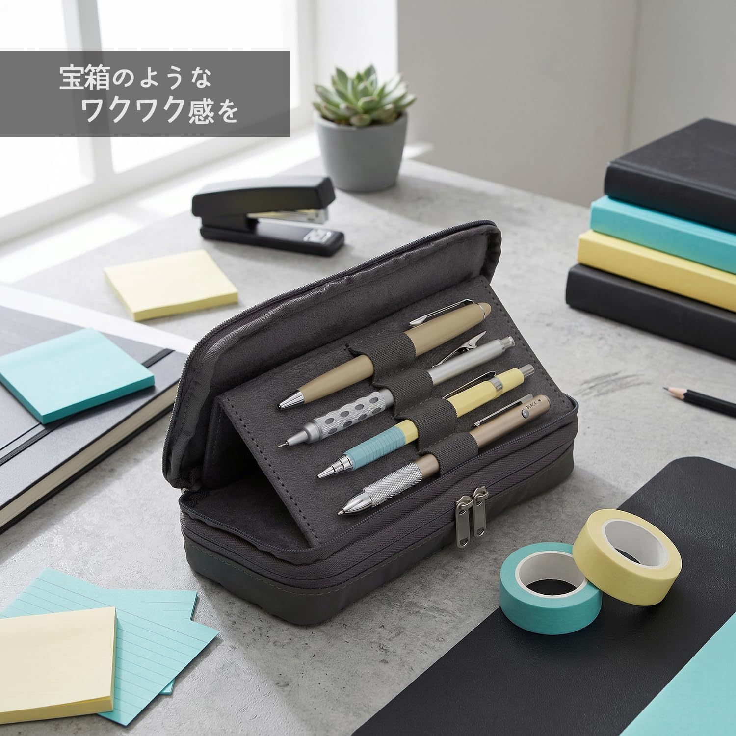 Detalle 2 de プラス FABFAB ダブルルームタイプ ペンケース 4本用ホルダー・2段収納・ヌバック調内装