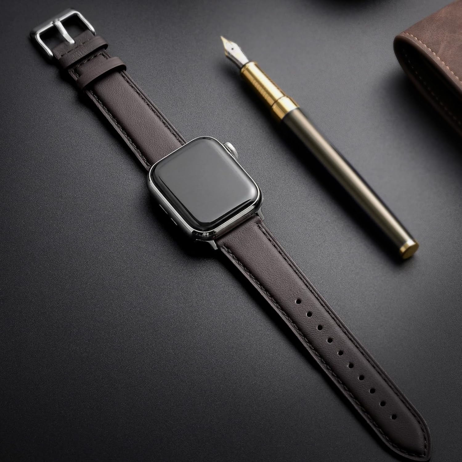 Detalle de SUNFWR Leather Straps for Apple Watch (38–42mm) – Coffee/Silver, fits Series 11 to SE