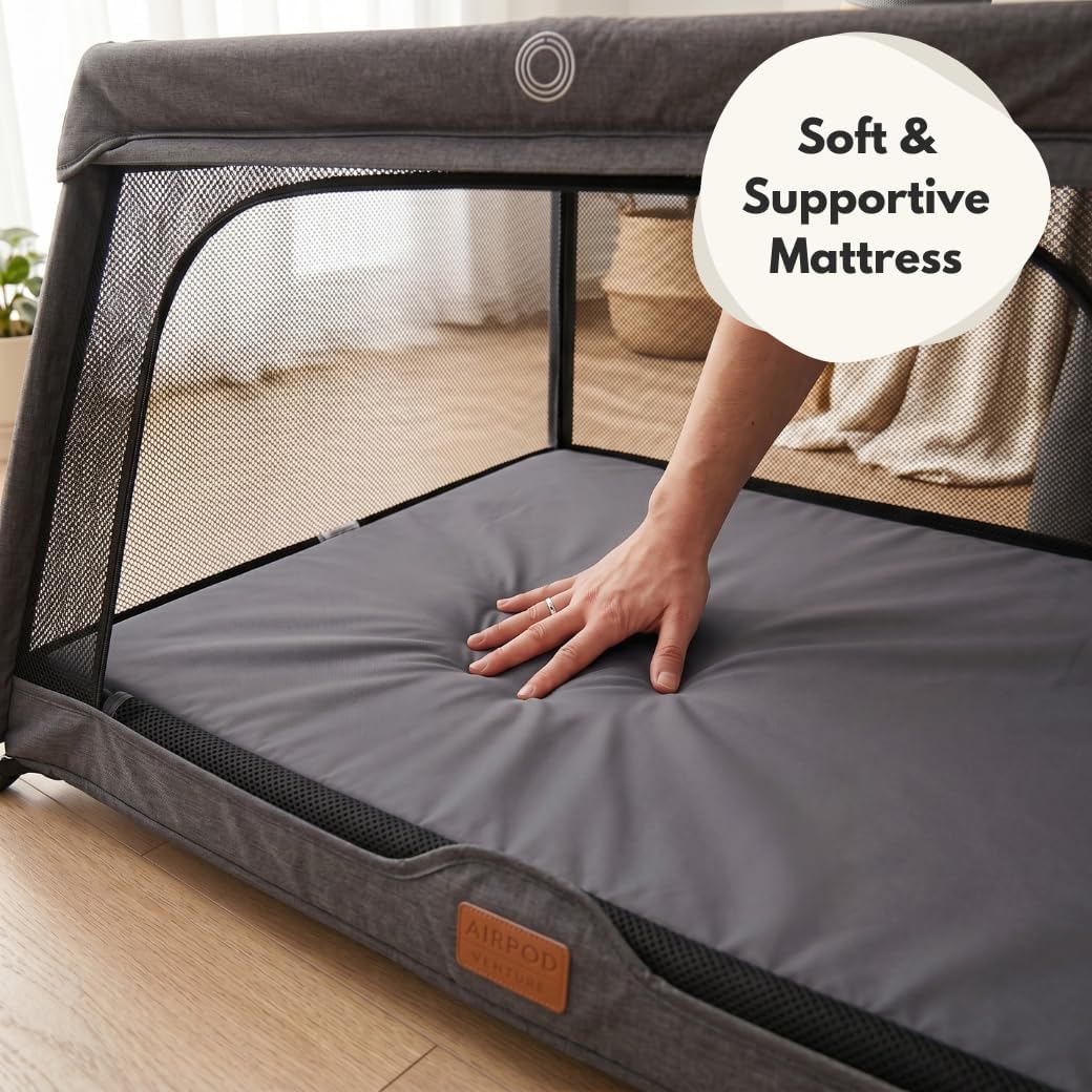 Detalle de Venture Airpod Travel Cot – Lightweight Foldable Baby Cot with Newborn Insert, Mattress, and Playpen Function (Dark Grey)