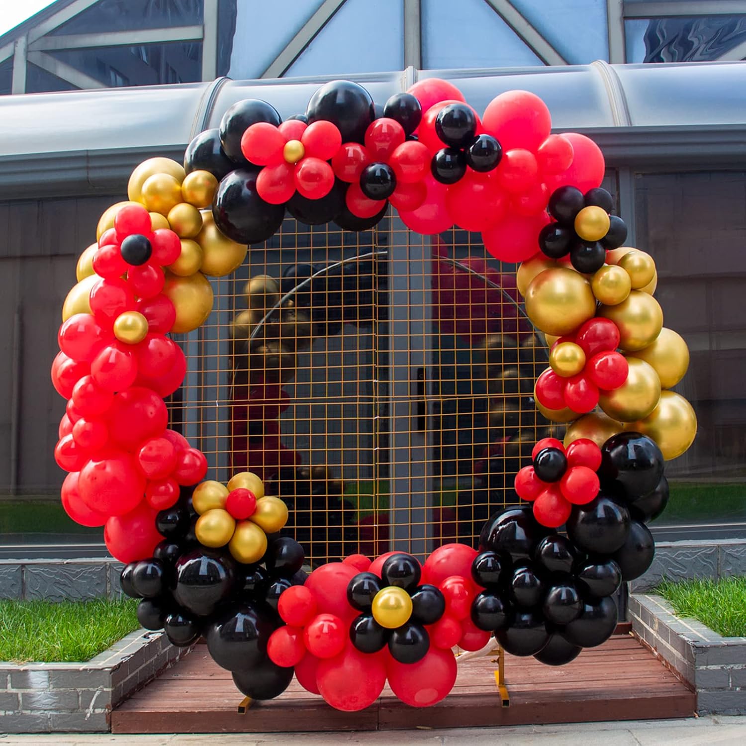 Detalle de KAWKALSH-003 Red Latex Balloon Arch Kit, 111 Pieces in Three Sizes