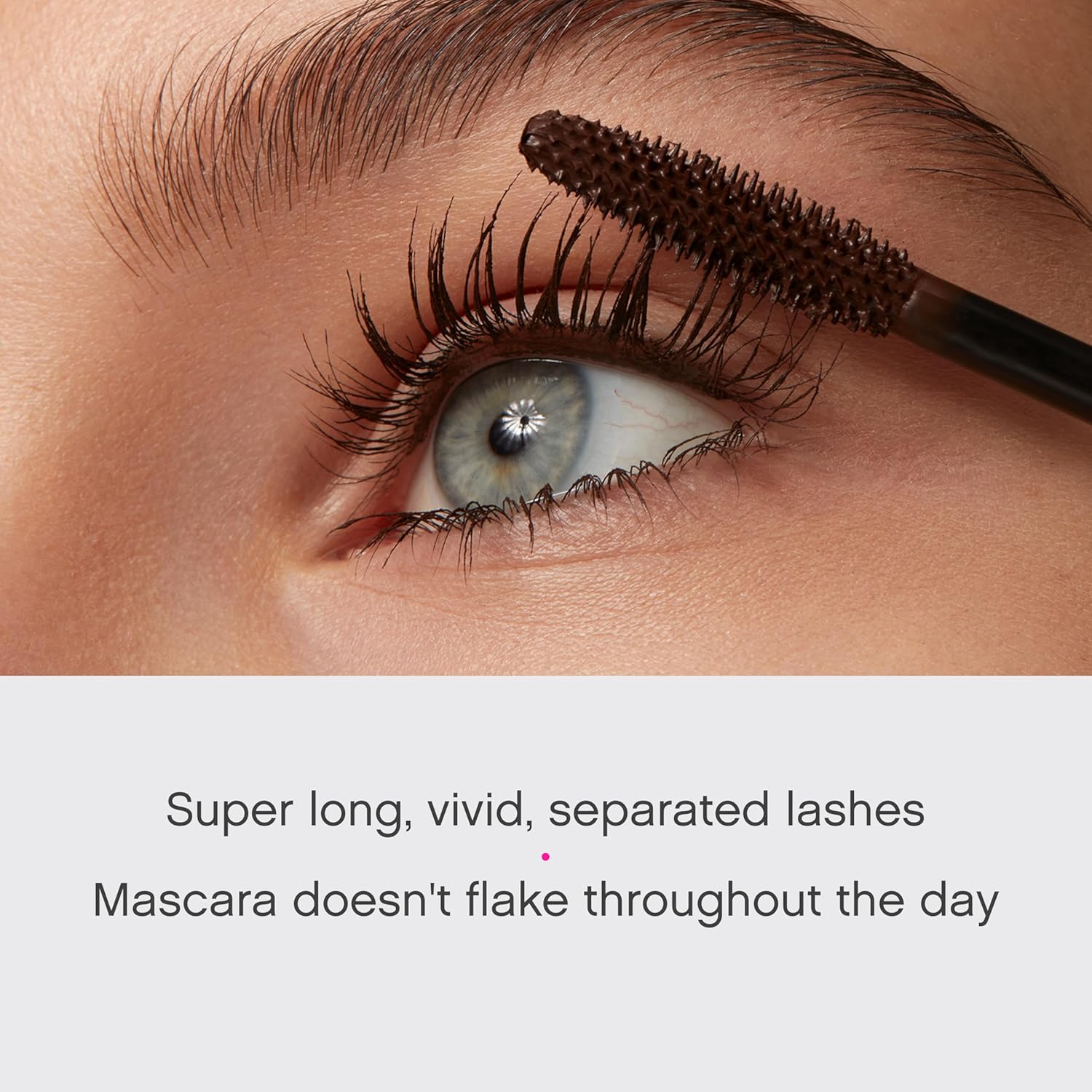 Thumbnail 2 de Vivienne Sabó Cabaret Première Mascara Volume Artistique n°05 Brun, tenue longue et effet faux cils