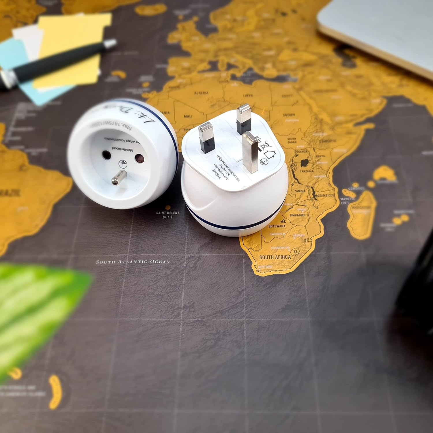 Thumbnail 4 de Adaptateur de Voyage France vers Grande-Bretagne – LTE Design BB0165 (Gamme Bulle) – Leach Travel Europe