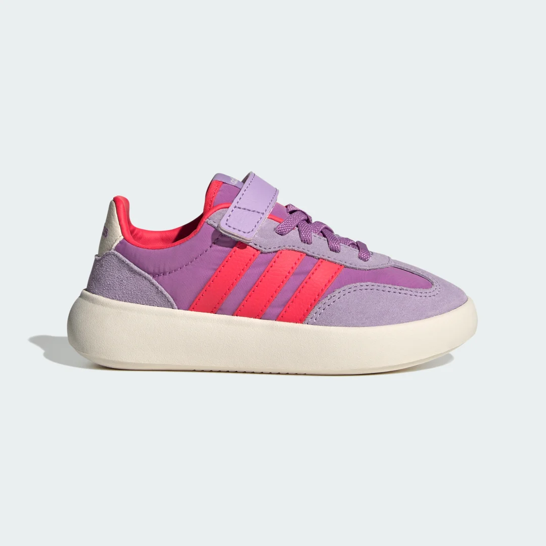 Detalle de Zapatilla Barreda Decode de Adidas en violeta: comodidad para el día a día