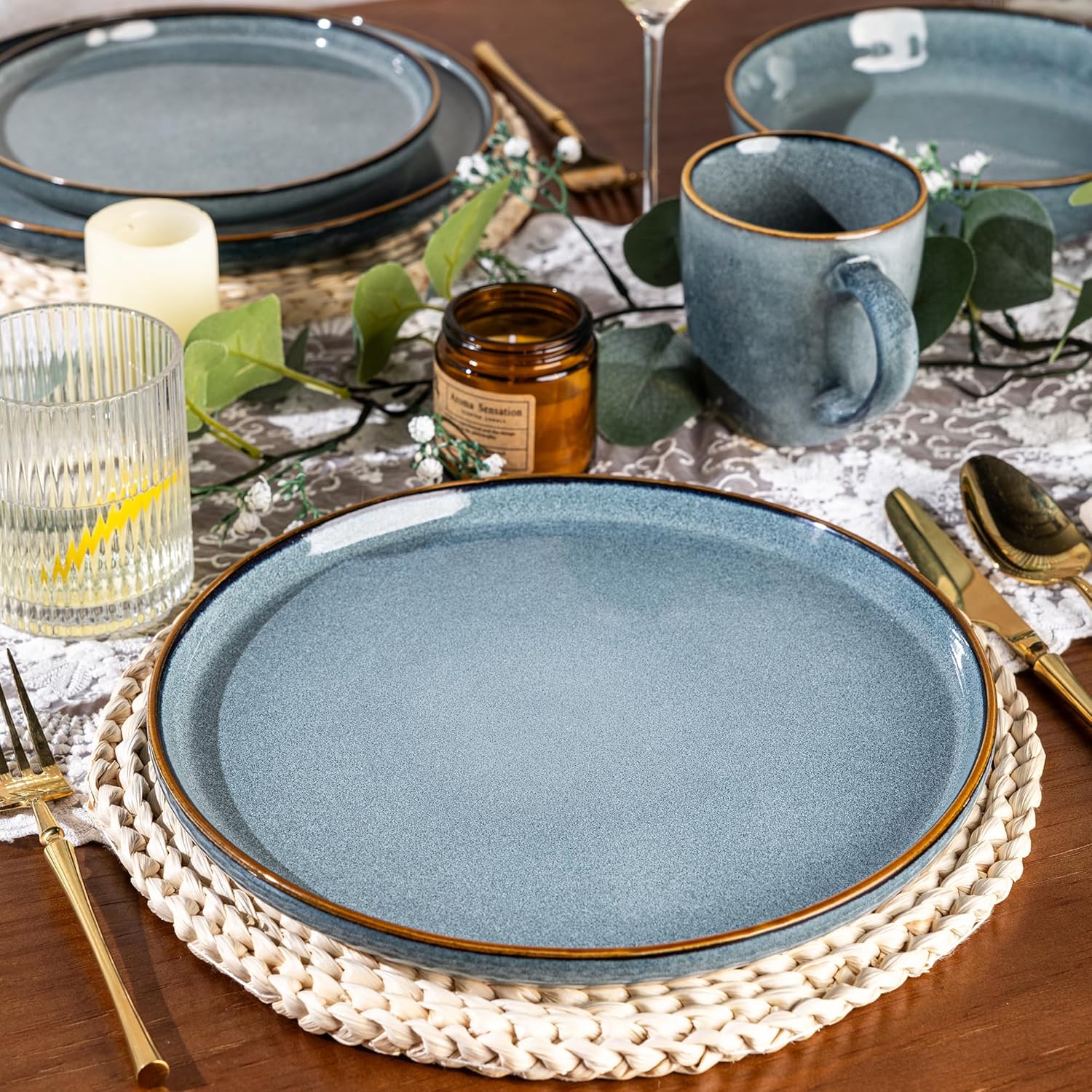 Detalle de GBHOME 12-Piece Ceramic Dinnerware Set in Space Blue for 4