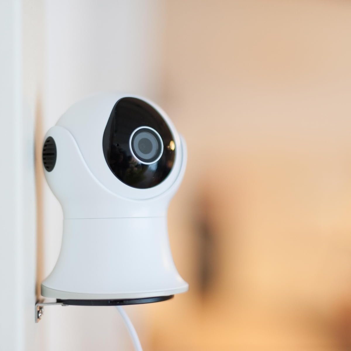 Thumbnail 3 de DiO Connected Home Caméra de surveillance rotative Wi‑Fi intérieure/extérieure 1080p avec vision nocturne et détection (16 Go) — Blanc et Noir