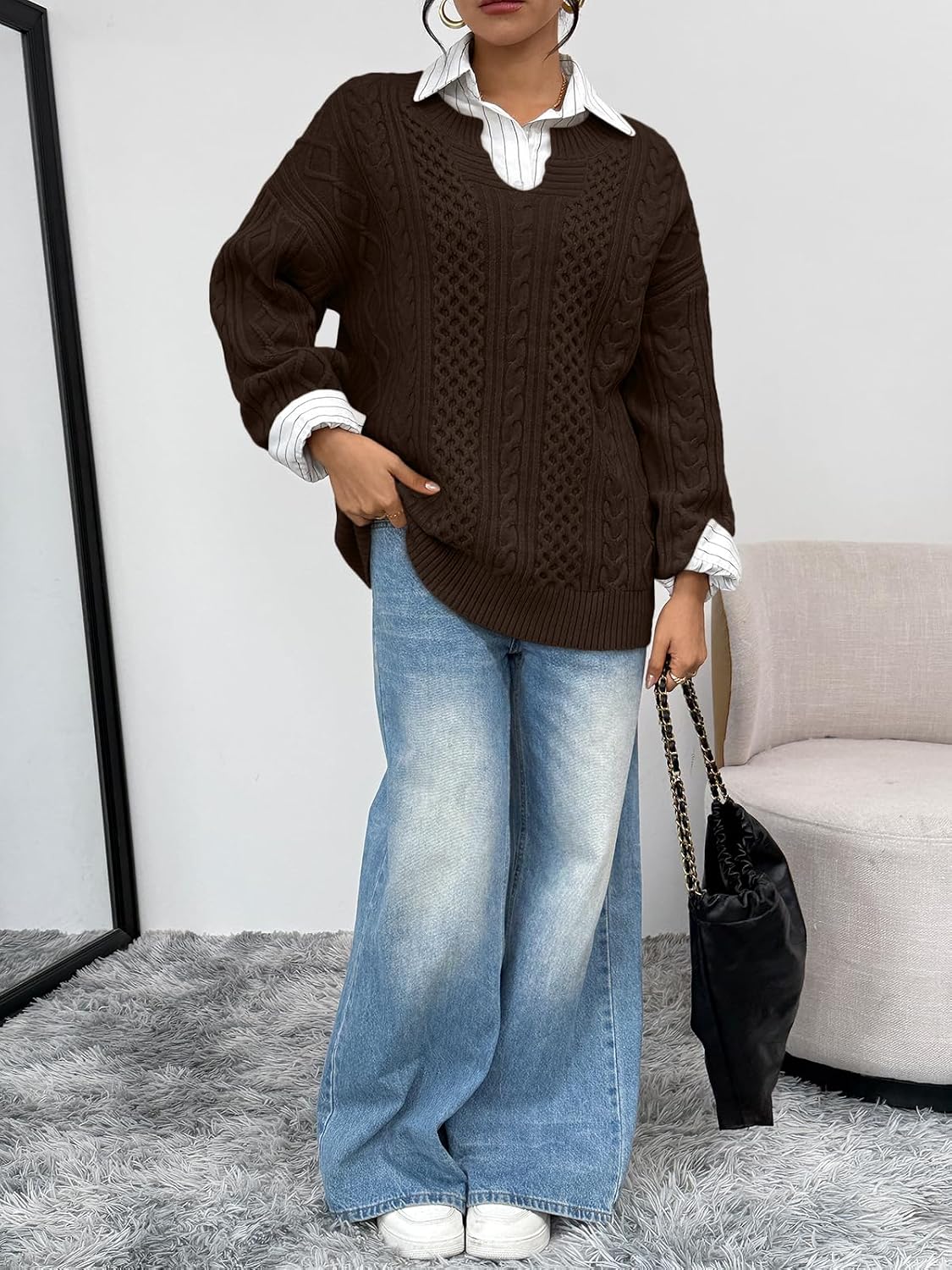 Detalle de Trendy Queen TRD1650 Oversized Cable-Knit Sweater with V-Neck