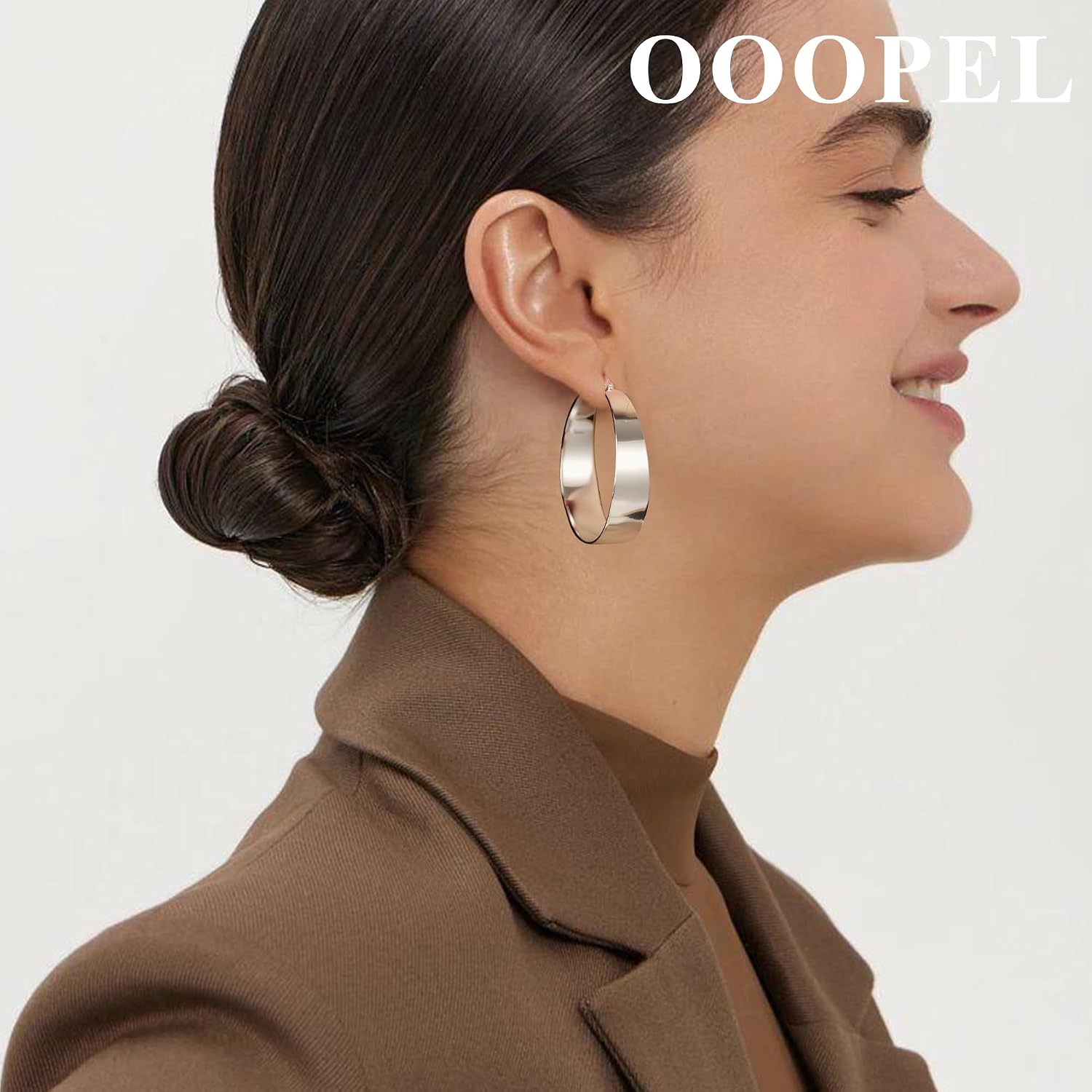 Detalle 2 de OOOPEL Hoop Earrings, 10mm Wide