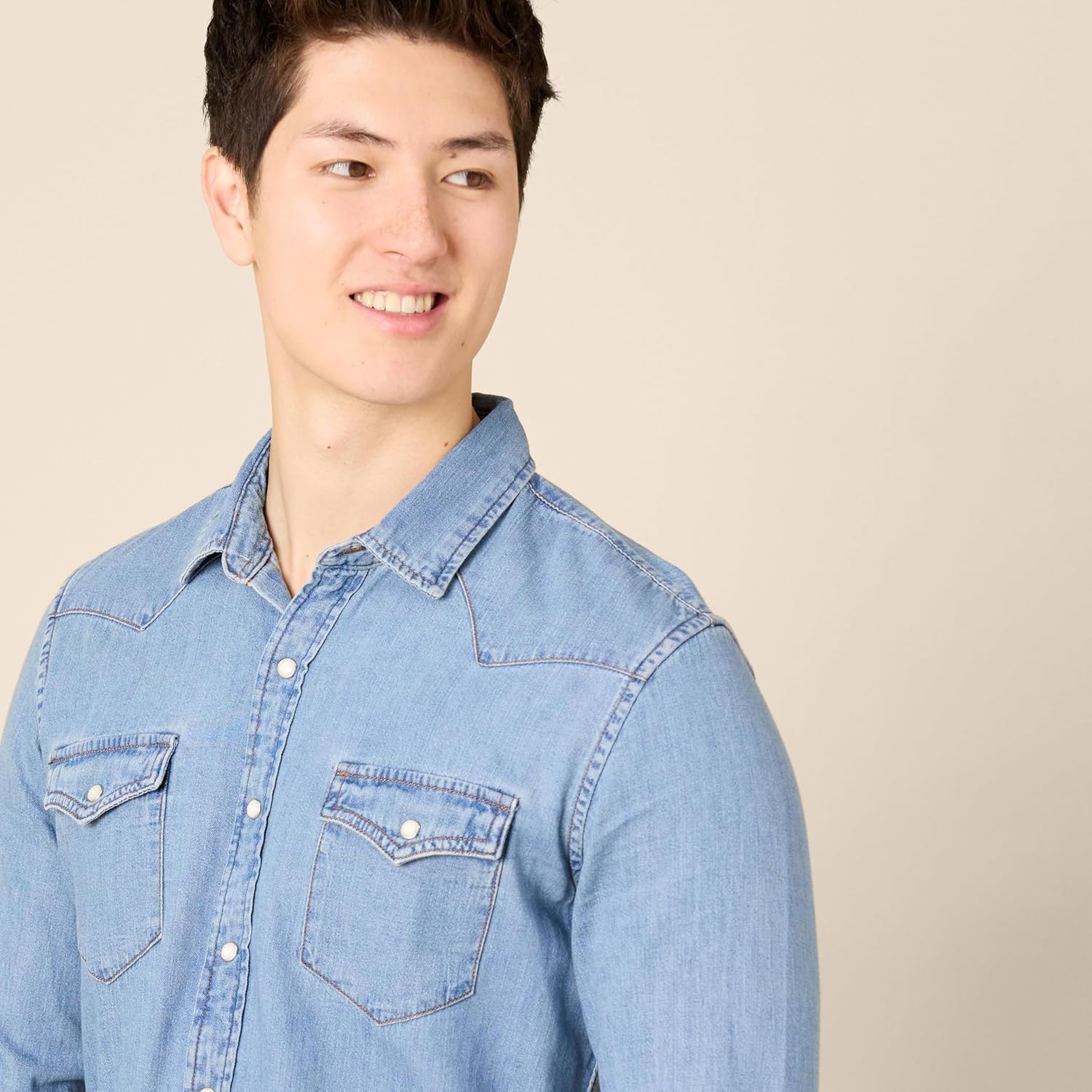 Thumbnail 3 de Herren Slim-Fit Jeanshemd mit langen Ärmeln und Druckknöpfen – Amazon Essentials