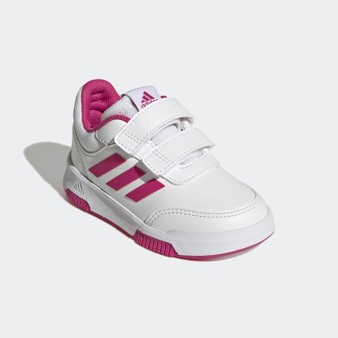 Detalle de Adidas Tensaur Hook and Loop, zapatillas blancas con cierre adherente