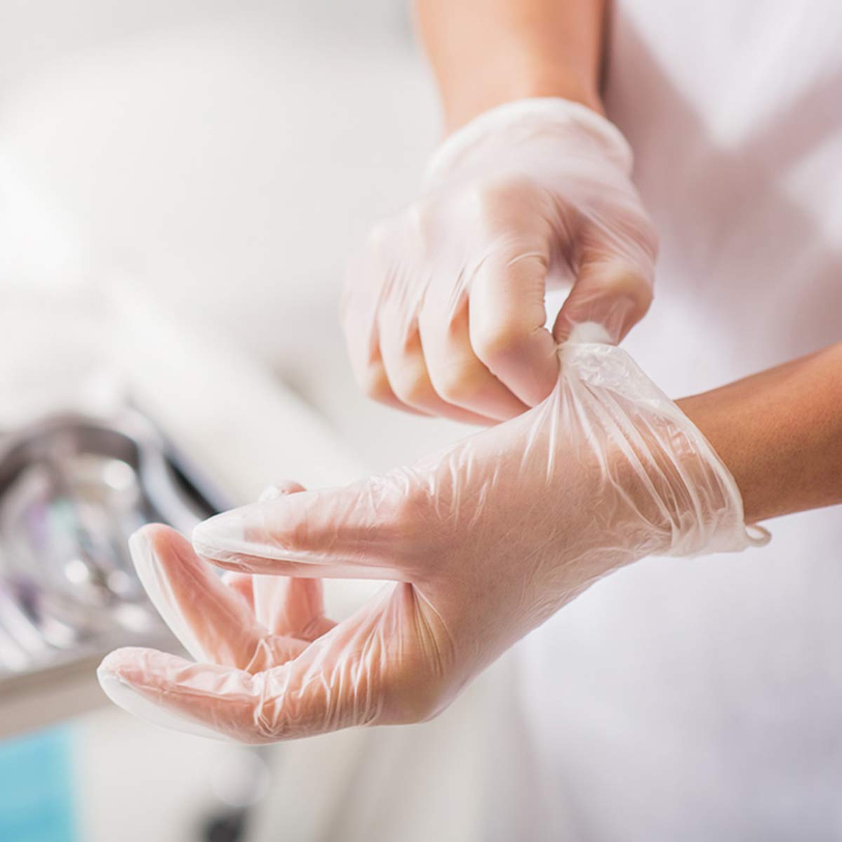 Detalle 2 de Basic Medical Vinyl Exam Gloves, Large