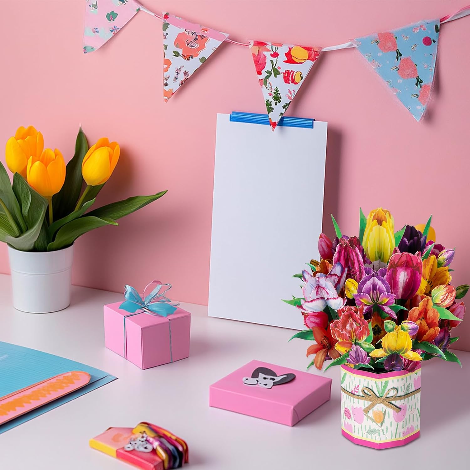 Detalle de Tulpe Pop Up: Grußkarte mit Tulpenstrauß – inklusive Notizkarten und Umschlägen