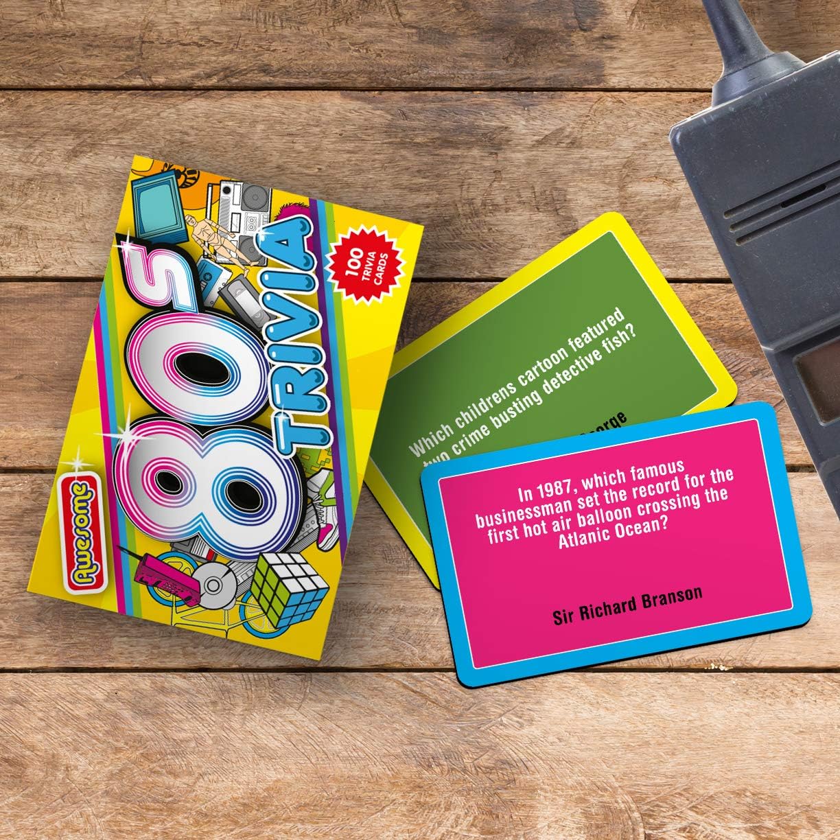 Detalle 2 de Gift Republic SH01310 Awesome 80s Trivia – frågesportkort med 100 frågor