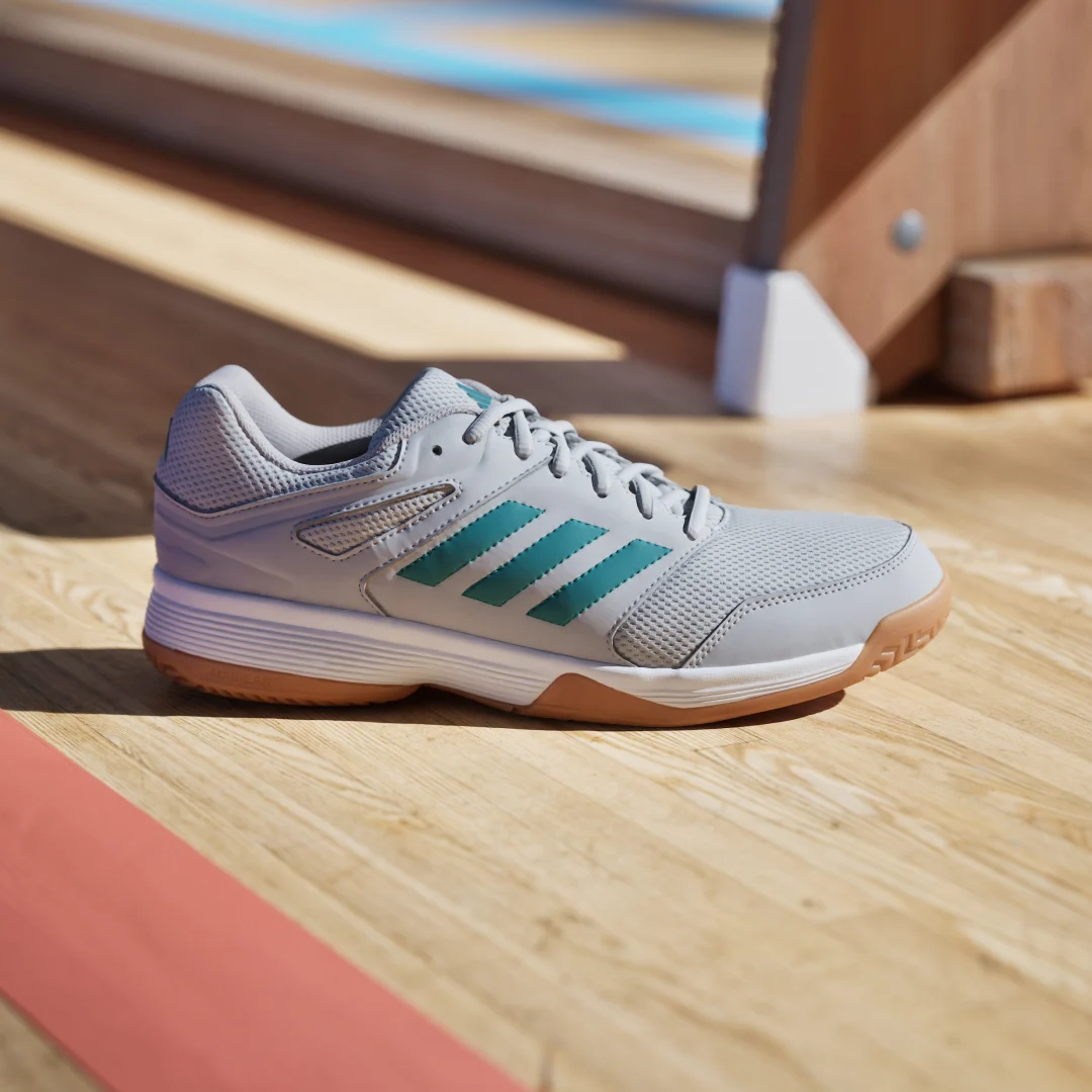 Detalle 2 de Zapatilla Speedcourt Indoor de Adidas: versatilidad para Score y entreno en pista cubierta