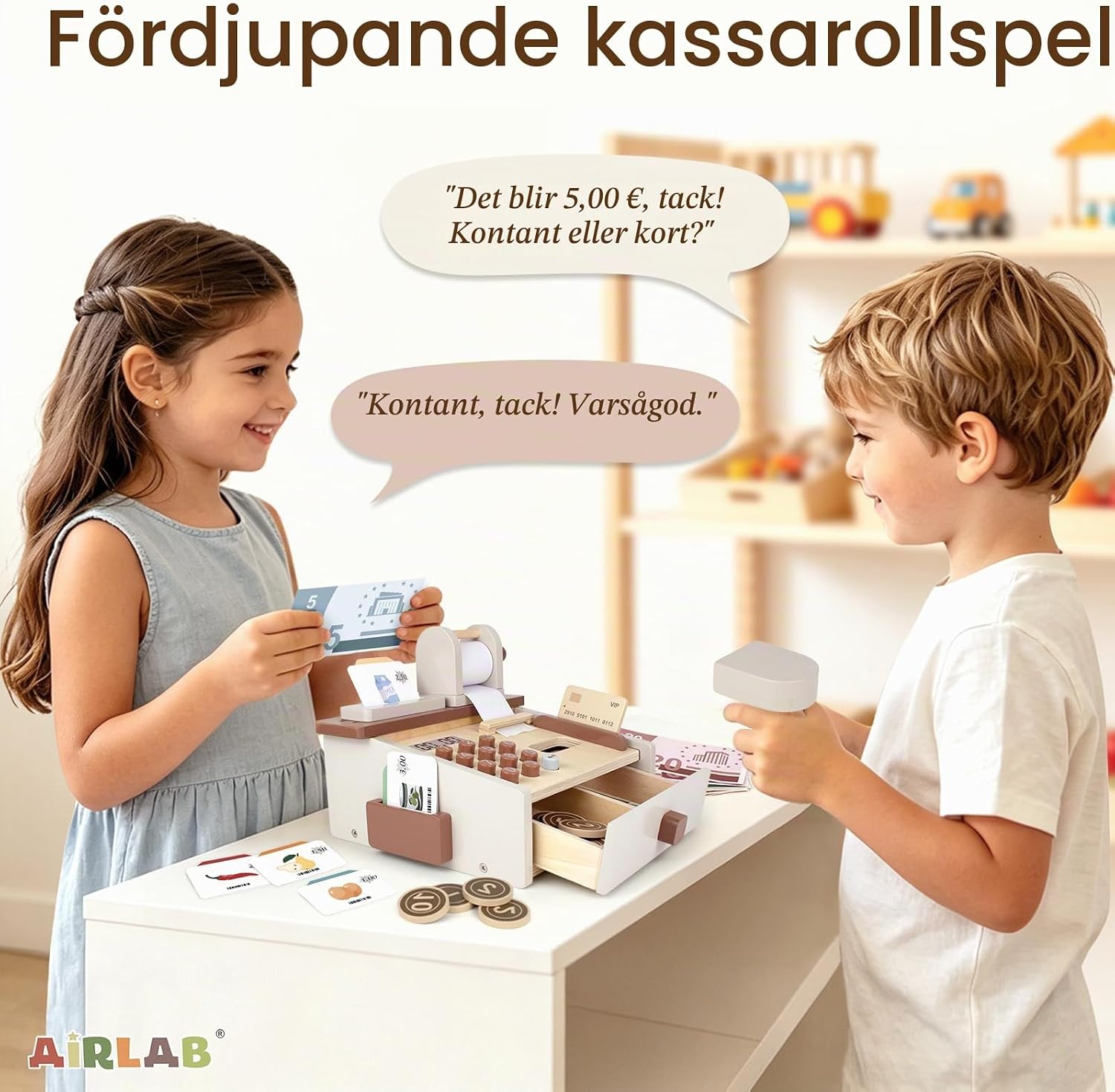 Detalle de Airlab leksakskassa i trä med kassalåda, skanner och tillbehör