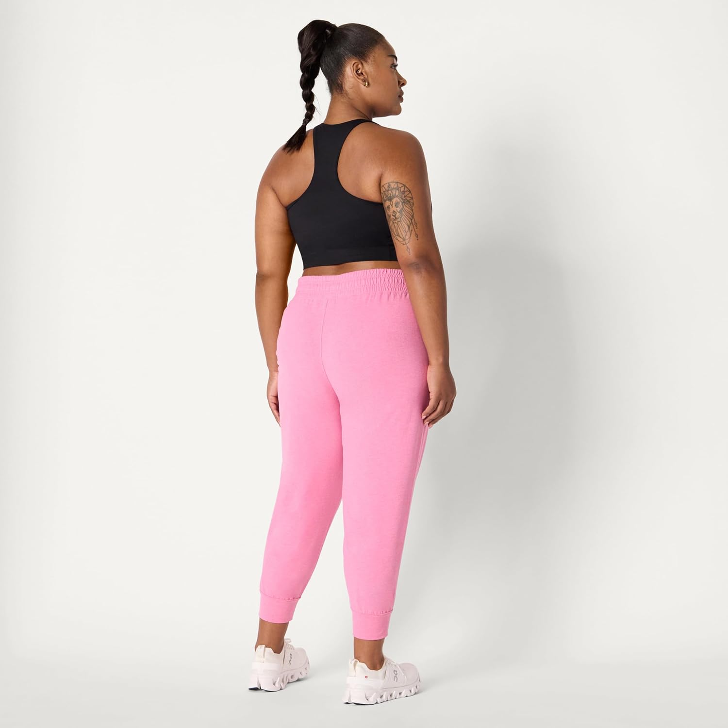 Thumbnail 6 de Amazon Essentials Damen Athletic Soft Performance Lightweight Cropped Capri Jogger Sweatpants – leichtes, vielseitiges Trainingstalent