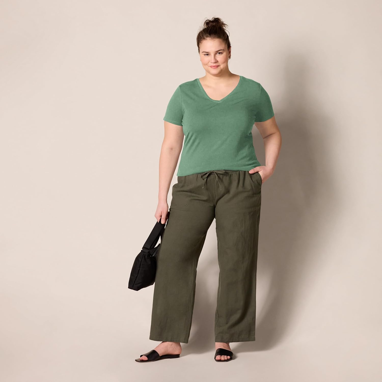 Thumbnail 6 de Amazon Essentials Damen Kurzarm T-Shirt Regular Fit in Baumwoll-Modal-Mix (Rundhals oder V-Ausschnitt) – Multi-Packs