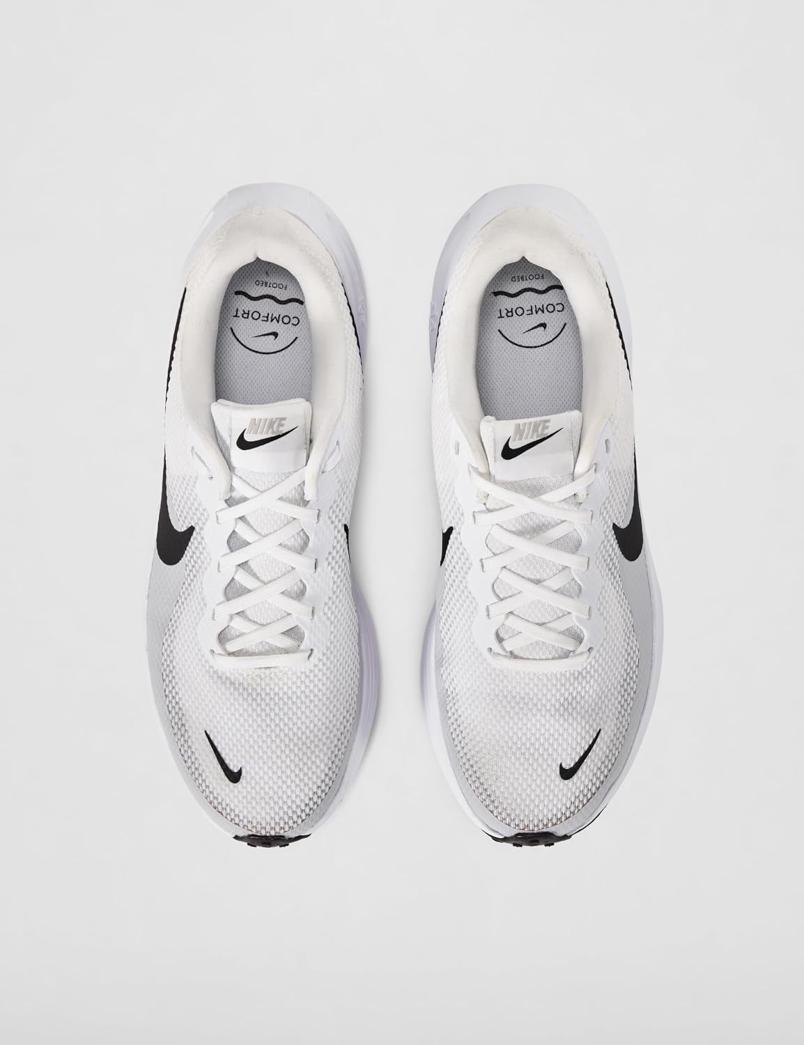 Detalle de Nike Men's Revolution 8 Sneaker: leggerezza, comfort e versatile everyday wear