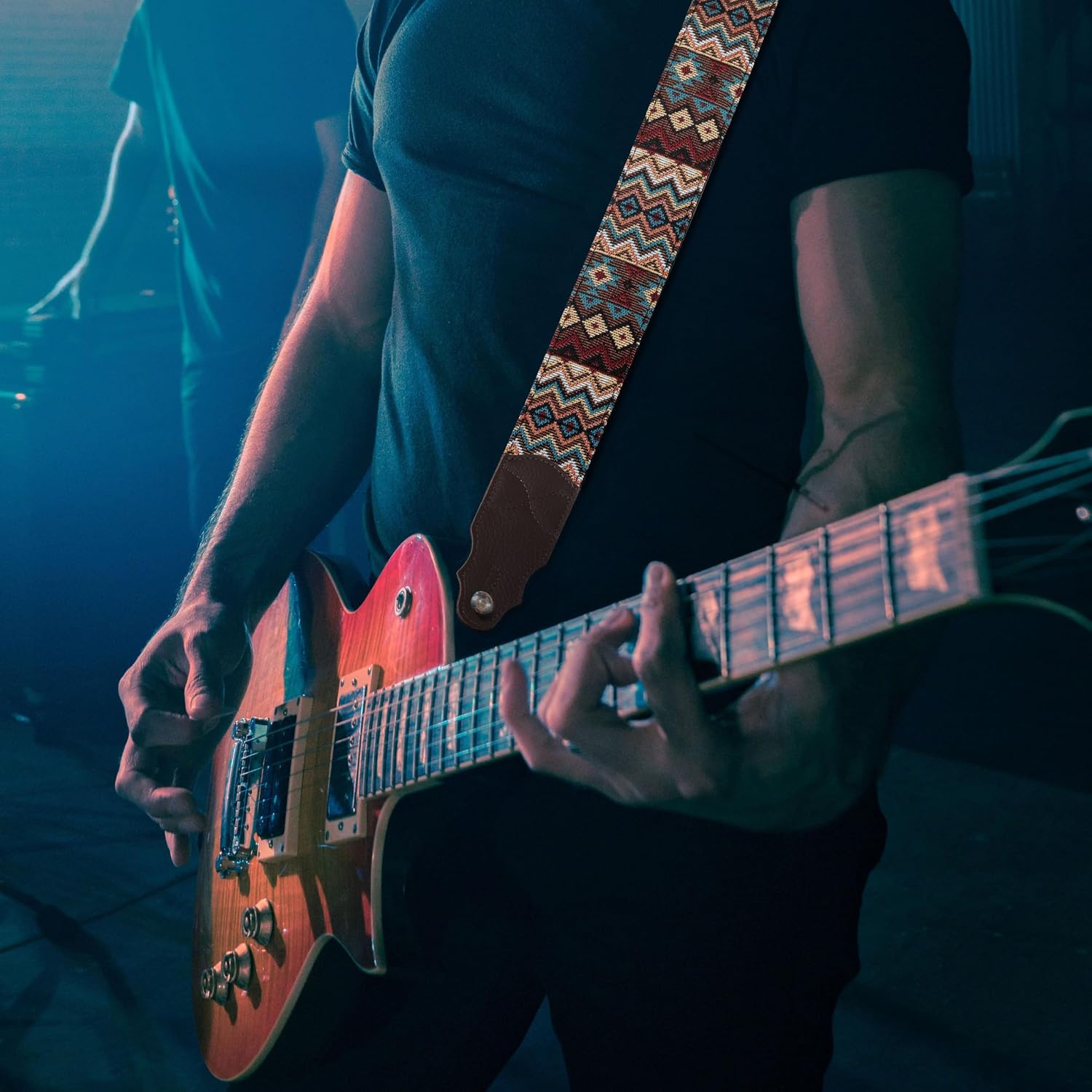 Detalle de YIKOKO Gitarrengurt aus Rindsleder-Kopfschicht, verstellbar 38–64" (für Akustik-/Bass- und E-Gitarre)